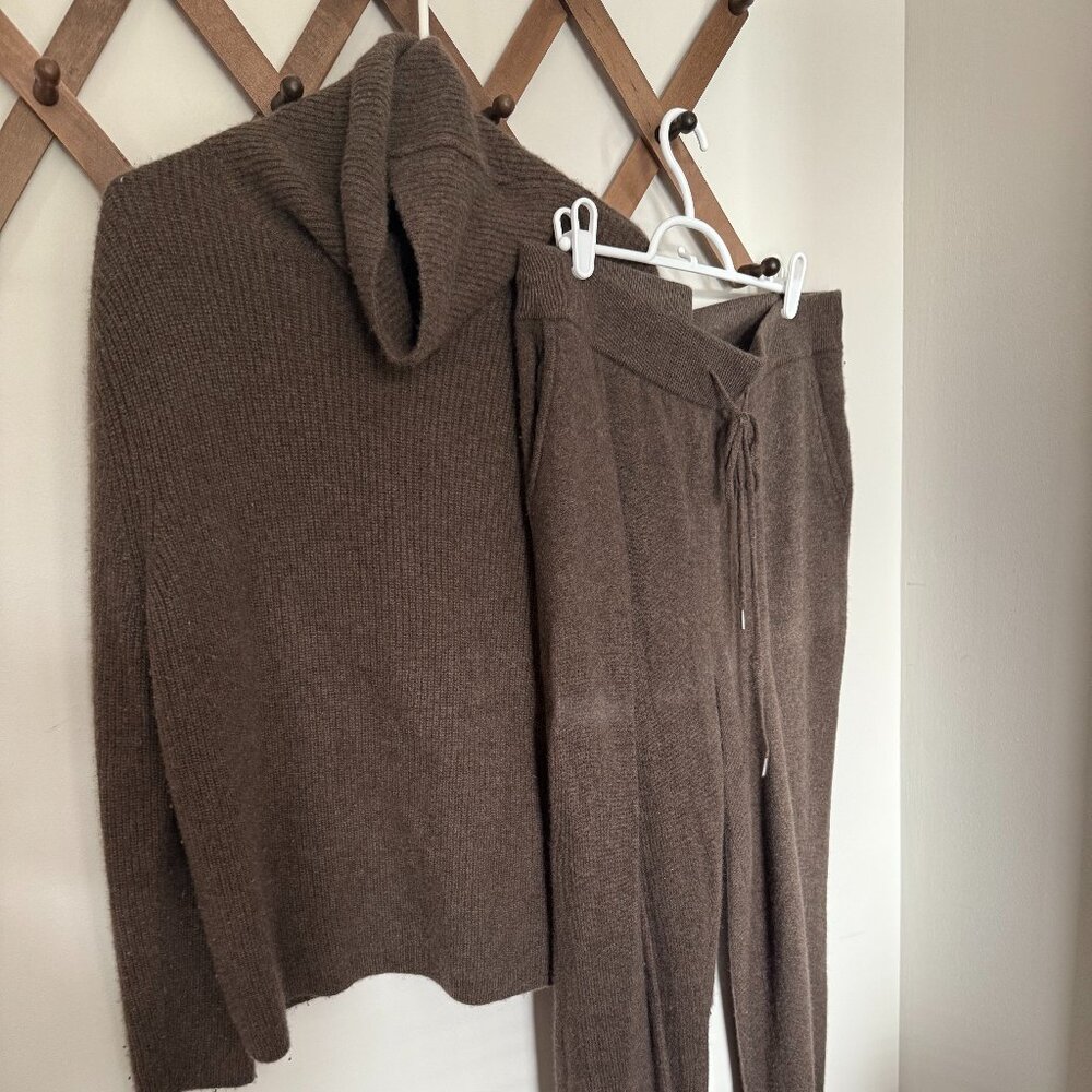Quince Mongolian Cashmere Turtleneck Sweater & Jogger set, Brown, Large
